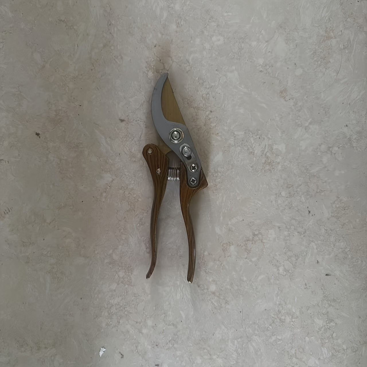 Ergonomische SK5 tuinschaar met houtnerf handgrepen