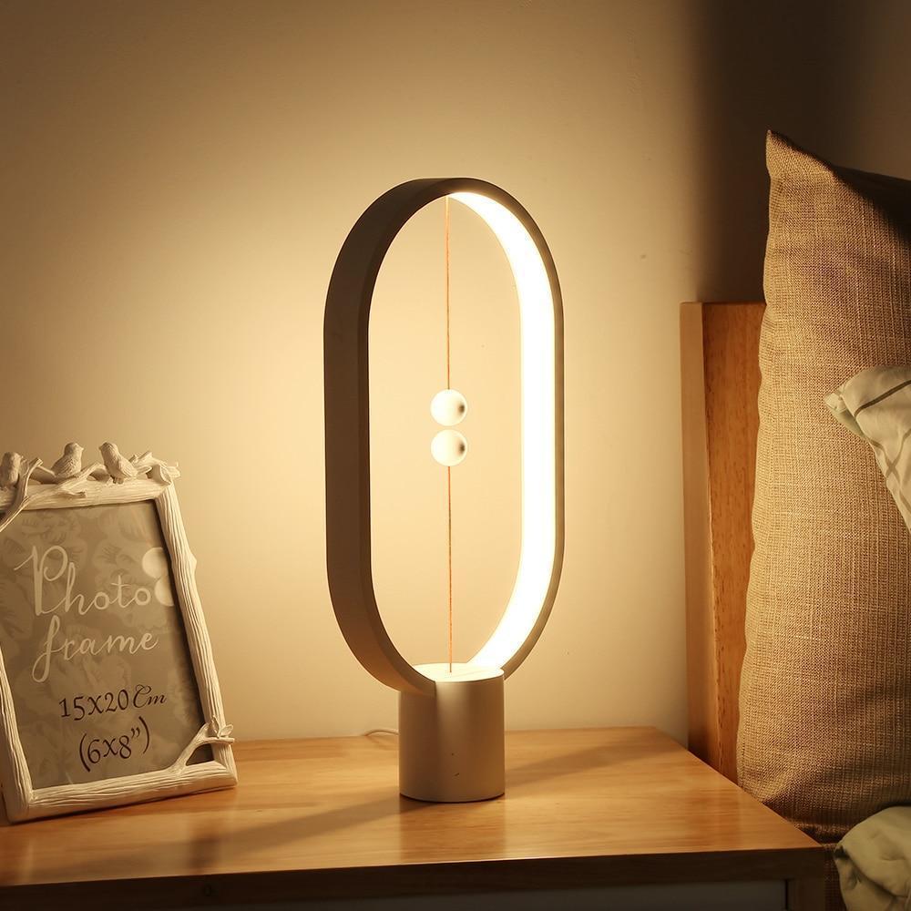 Minimalistische Nachtlampe aus Holz mit LED und Touch-Steuerung