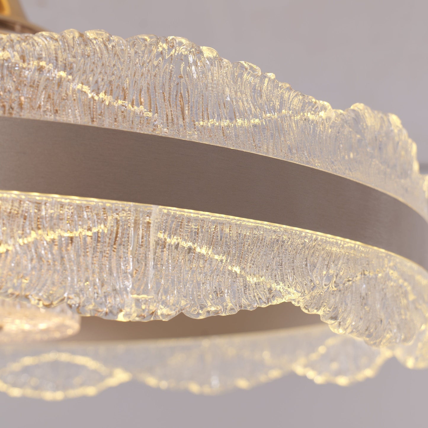 Luxe Gouden Frame Plafondlamp met Inklapbare Bladen en LED Ventilator