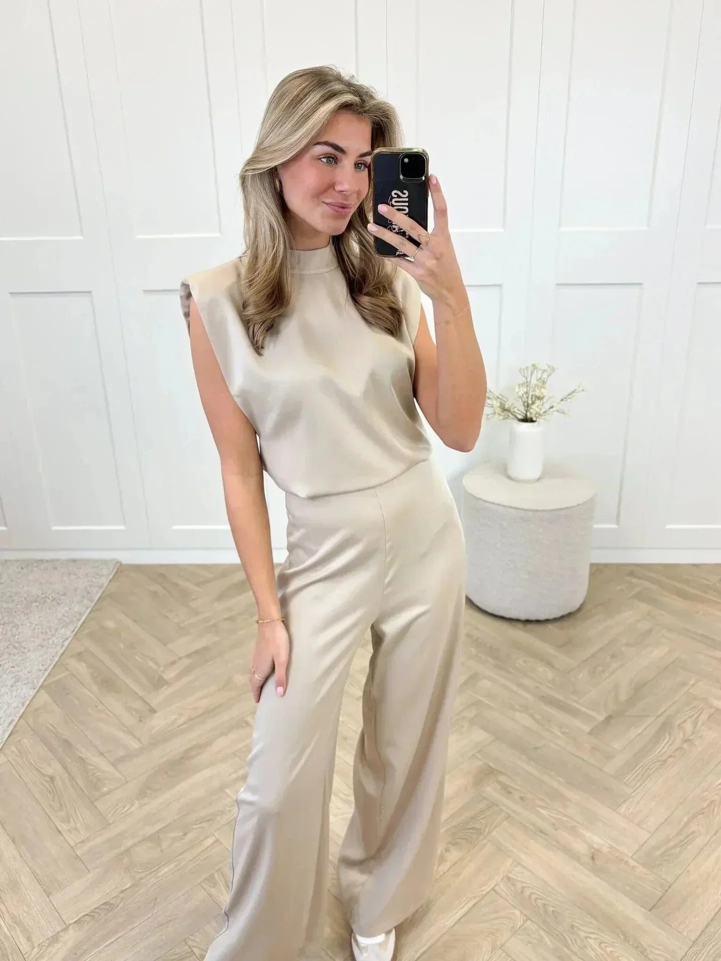 Dames Rugloze Jumpsuit met Wijde Benen – Elegant & Lichtgewicht